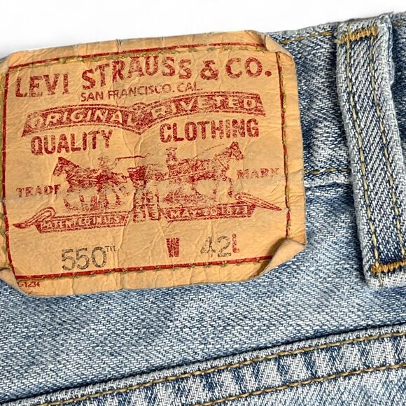 VTG Levis 560 Relaxed Fit Men's 42 Denim Shorts 100% Cotton Batwing Jorts - Picture 5 of 7